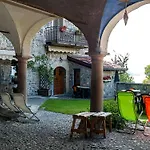 In Mit Kleinem Garten By Interhome