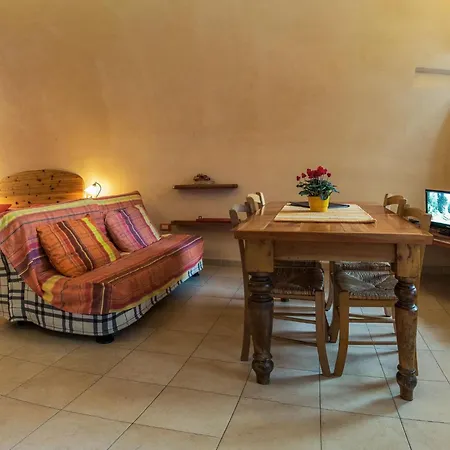In Mit Kleinem Garten By Interhome Рива-ди-Сольто