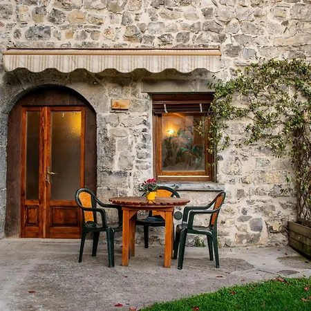 Daire In Mit Kleinem Garten By Interhome
