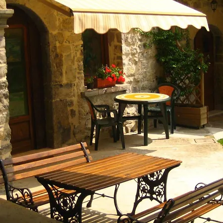 In Mit Kleinem Garten By Interhome Daire