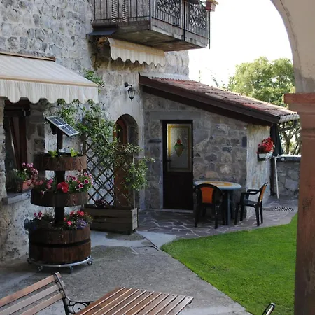 In Mit Kleinem Garten By Interhome Daire